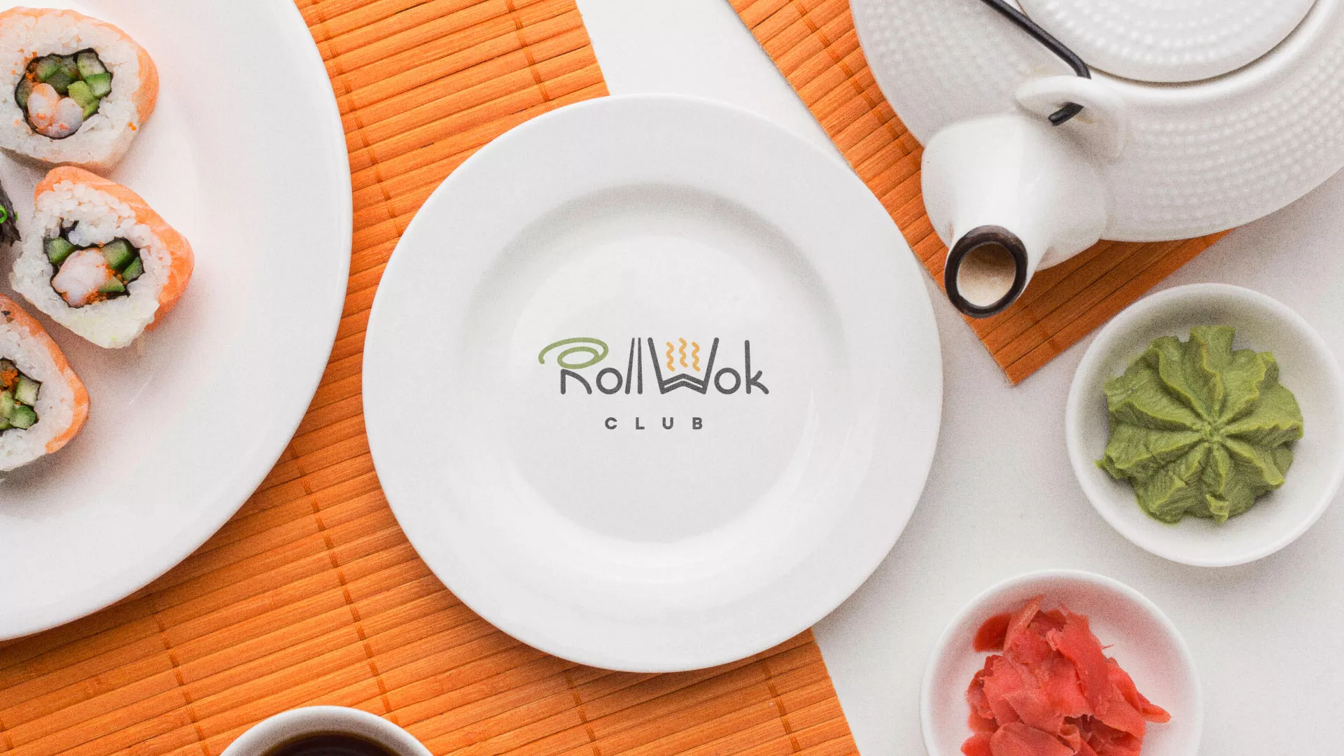 Разработка логотипа и фирменного стиля суши-бара «Roll Wok Club» в Медвежьегорске